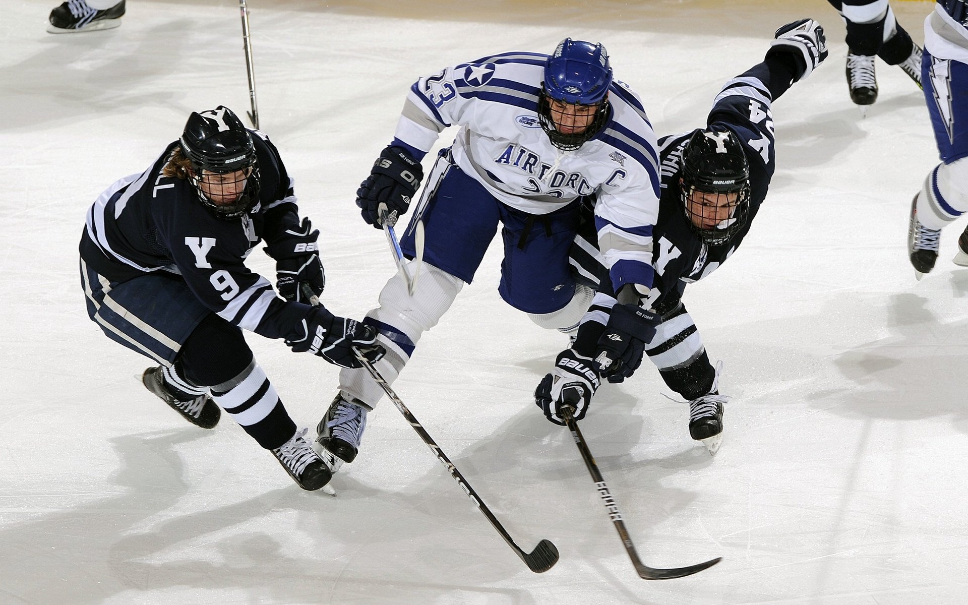 米兰体育网址-《ApexLegends》“极夜突袭”地图上线,战局百变!